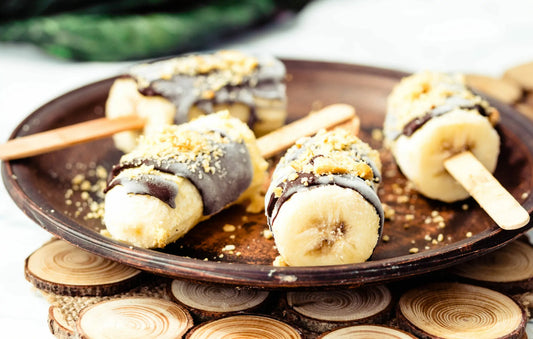 Banana popsicles with dark chocolate