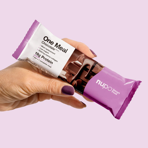 Nupo One Meal Bar Chocolate bar in hand